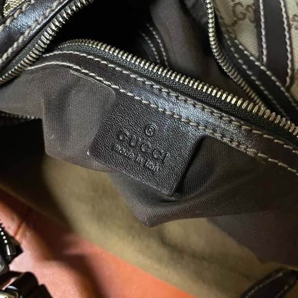 Authentic Gucci Monogram Medium Supreme Canvas Shoulder Bag - Picture 4 of 6